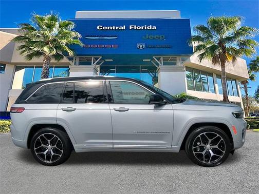 2022 Jeep Grand Cherokee Summit