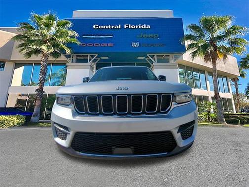 2025 Jeep Grand Cherokee Laredo