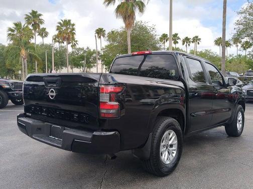 Super Black 2024 Nissan Frontier SV