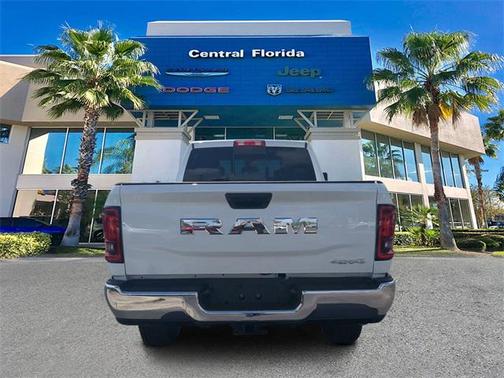 2025 RAM 2500 Tradesman Crew Cab 4x4 6'4' Box
