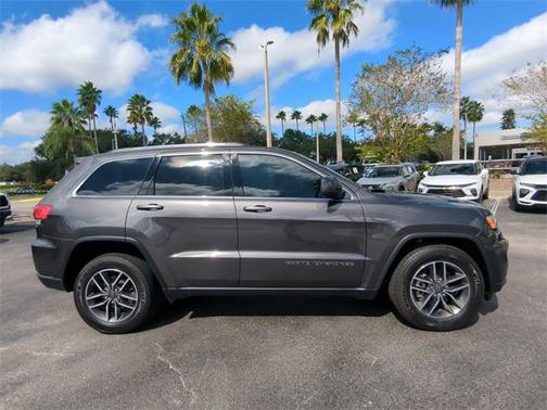 2019 Jeep Grand Cherokee Laredo