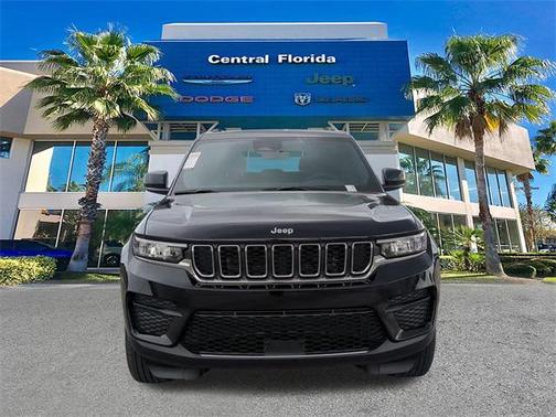 2025 Jeep Grand Cherokee Laredo