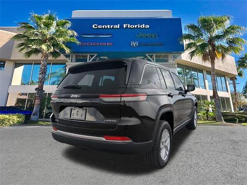 2025 Jeep Grand Cherokee Laredo