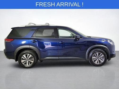 Deep Ocean Blue 2025 Nissan Pathfinder SL