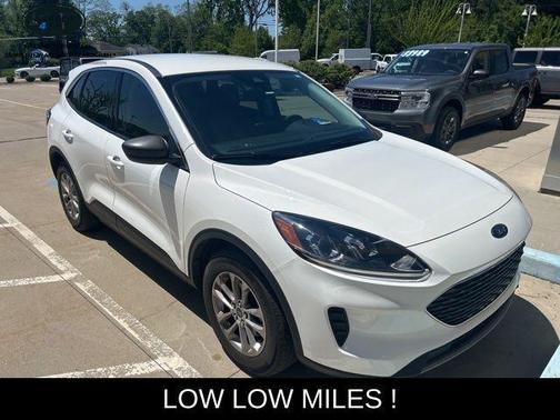 White Metallic 2022 Ford Escape SE