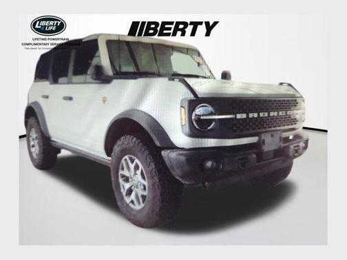Oxford White 2025 Ford Bronco Badlands