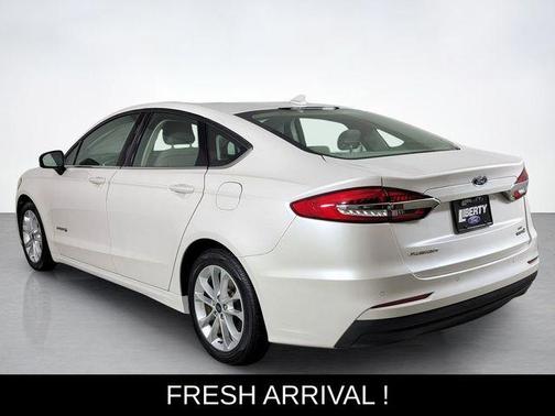 White Platinum Clearcoat Metallic 2019 Ford Fusion Hybrid SE