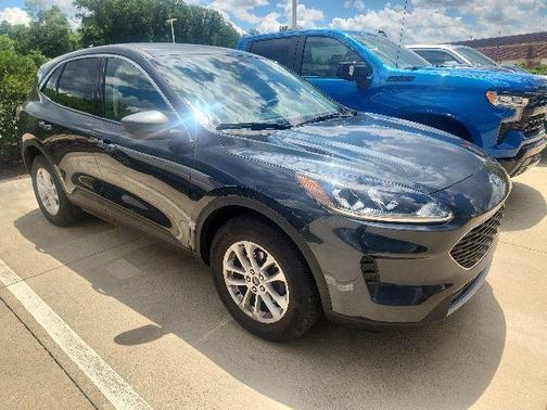 Blue Metallic 2022 Ford Escape SE