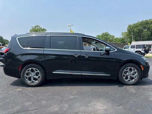 2023 Chrysler Pacifica Limited