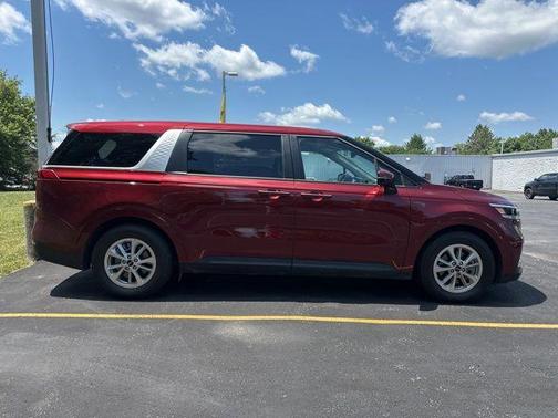 2024 Kia Carnival LX