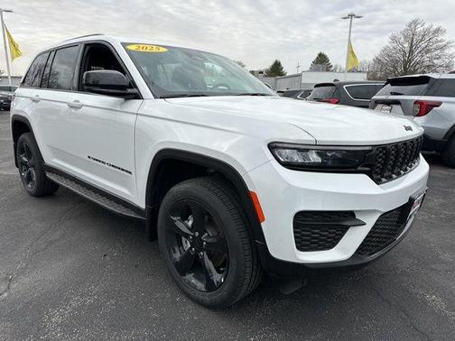 2025 Jeep Grand Cherokee Laredo