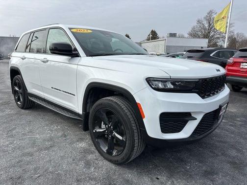 2025 Jeep Grand Cherokee Laredo