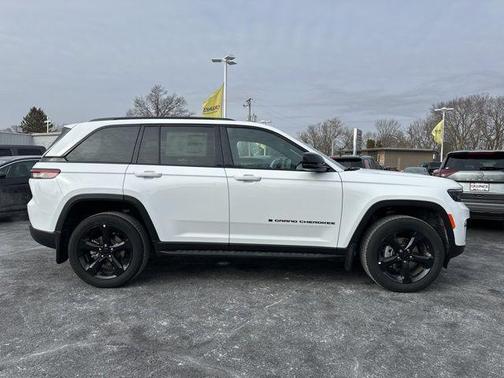 2025 Jeep Grand Cherokee Laredo