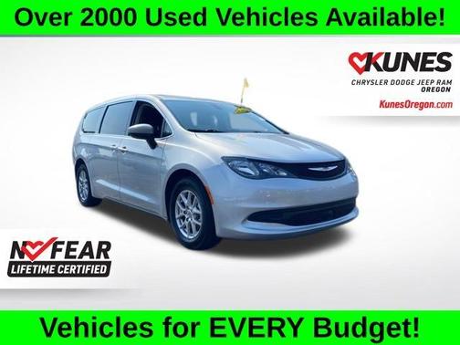 2022 Chrysler Voyager LX