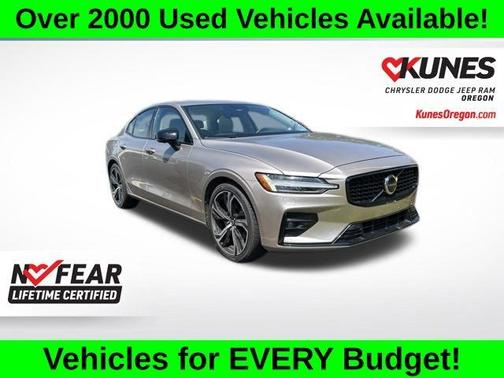 2024 Volvo S60 B5 Plus Dark Theme