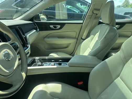 2024 Volvo S60 B5 Plus Dark Theme