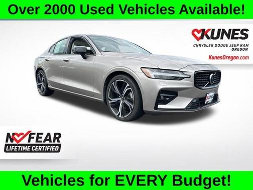 2024 Volvo S60 B5 Plus Dark Theme