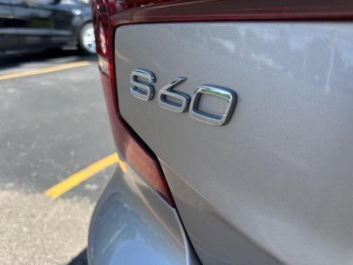2024 Volvo S60 B5 Plus Dark Theme
