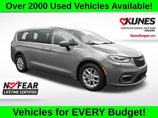 2023 Chrysler Pacifica Touring-L