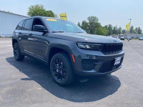2025 Jeep Grand Cherokee Laredo