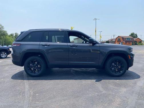 2025 Jeep Grand Cherokee Laredo