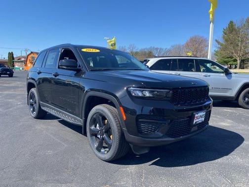 2025 Jeep Grand Cherokee Laredo