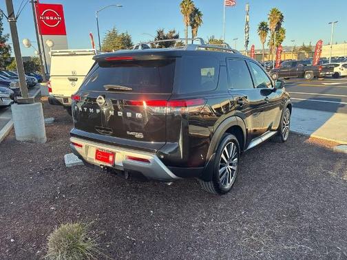 2022 Nissan Pathfinder Platinum
