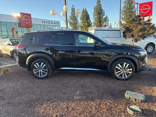 2022 Nissan Pathfinder Platinum