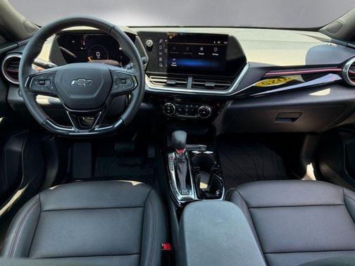 Mosaic Black Metallic 2025 Chevrolet Trax FWD 2RS