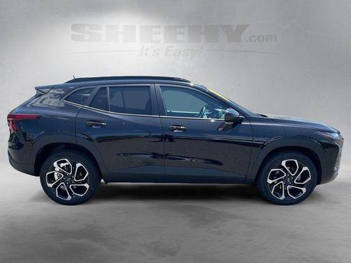 Mosaic Black Metallic 2025 Chevrolet Trax FWD 2RS