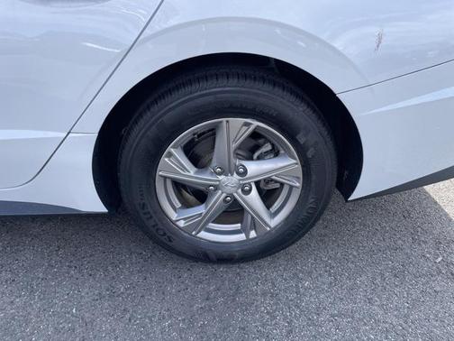 2022 Hyundai SONATA SE