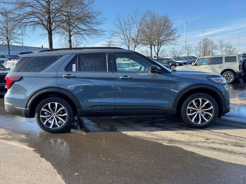 2026 Ford Explorer ST-Line