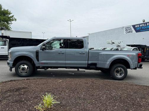 Glacier Gray Metallic Tri-Coat 2026 Ford F-350 Platinum