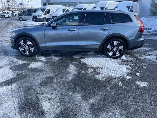 2020 Volvo V60 Cross Country T5