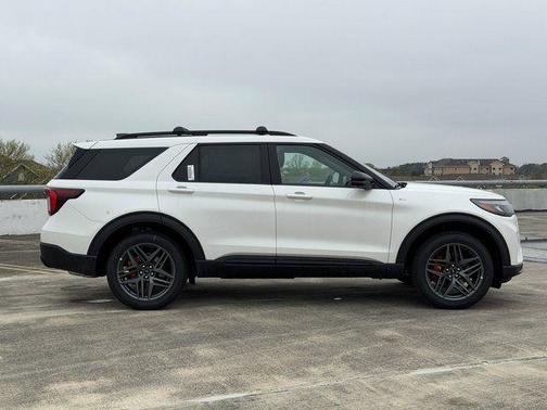 Star White Metallic Tri-Coat 2026 Ford Explorer ST-Line
