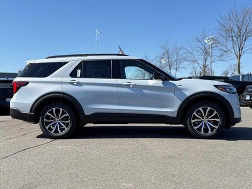 Space White Metallic 2026 Ford Explorer ST-Line