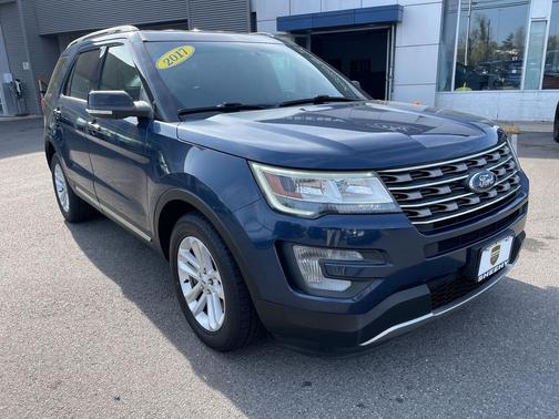 Blue Jeans Metallic 2017 Ford Explorer XLT