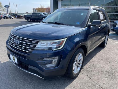Blue Jeans Metallic 2017 Ford Explorer XLT