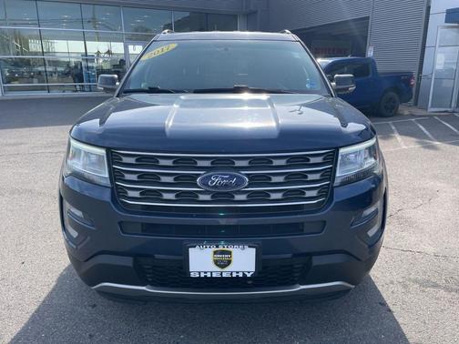 Blue Jeans Metallic 2017 Ford Explorer XLT