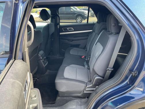 Blue Jeans Metallic 2017 Ford Explorer XLT