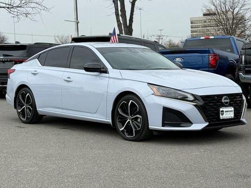 2024 Nissan Altima SR FWD