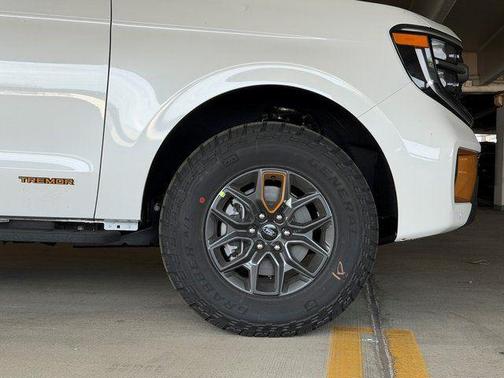 Star White Metallic Tri-Coat 2026 Ford Expedition Tremor
