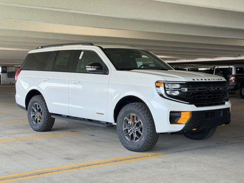 Star White Metallic Tri-Coat 2026 Ford Expedition Tremor