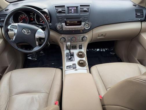 2011 Toyota Highlander SE