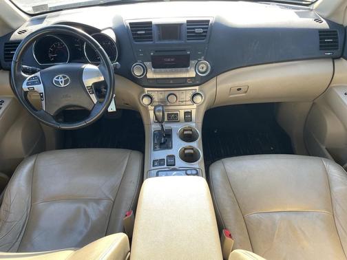 2011 Toyota Highlander SE