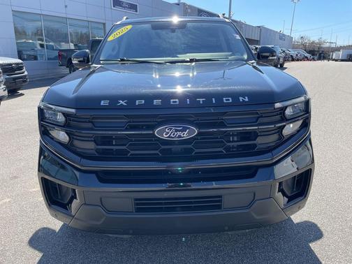 2025 Ford Expedition Max Active 4x2