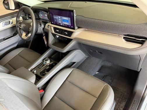 Space White Metallic 2026 Ford Explorer Active