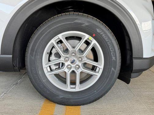 Space White Metallic 2026 Ford Explorer Active