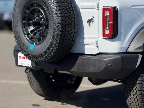 Oxford White 2026 Ford Bronco Outer Banks