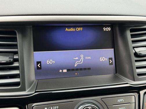 Pearl White 2018 Nissan Pathfinder SV
